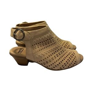 Earth Shoes Carson Hamden PeepToe Sandal in Ecru Suede Women's 7.5W